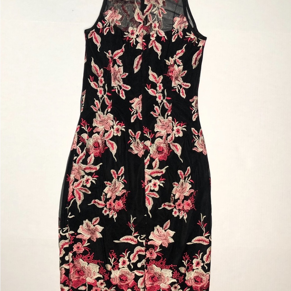 ⭐️NEW⭐️ WHBM Sleeveless Black Pink Gold Embroidered Mesh Sheath Dress - Picture 8 of 11